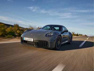 保時捷 Porsche 首款「油電混合」911 跑車正式登場，T-Hybrid 系統加持最大馬力 541 匹！