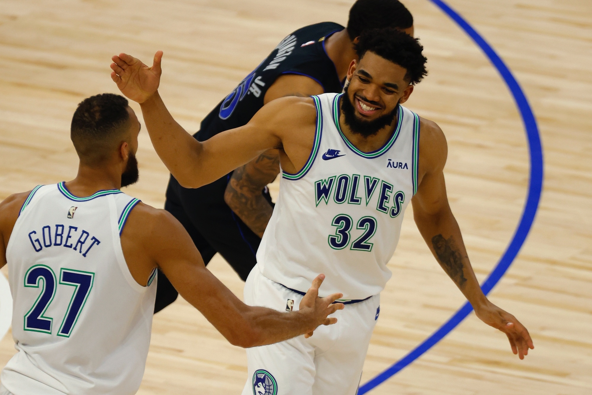 NBA 灰狼球隊全體力挺 Towns、Gobert，不願接受 Draymond Green 訪問