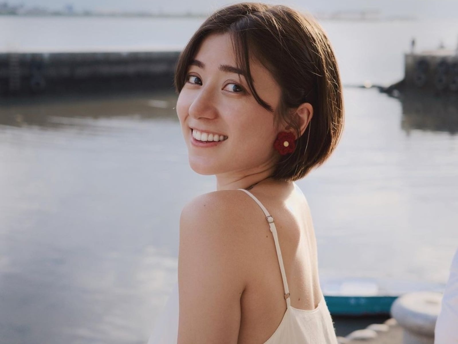 YouTuber「金魚腦」曬海島美照！「好身材大解放」，秒成沙灘最辣！【野生抓正妹】