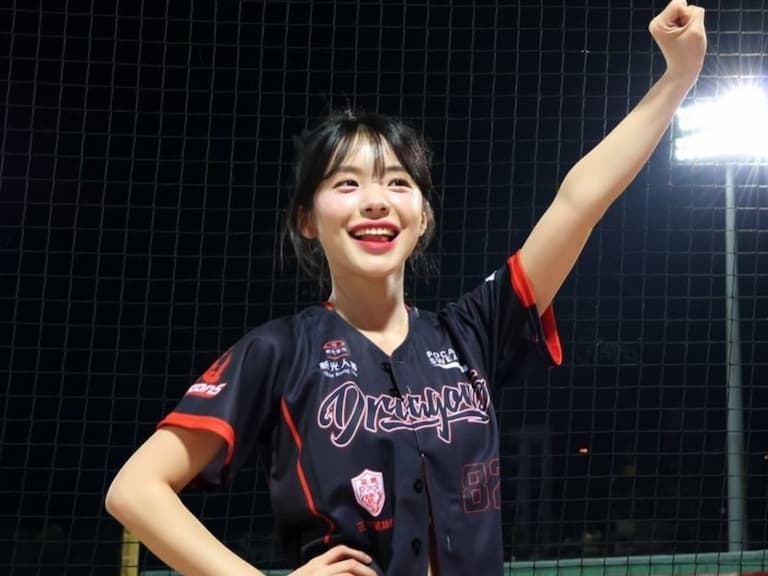 李多慧率小龍女「蒙眼辣舞」,引網友議論:「是否失去應援本意?」【野生抓正妹】
