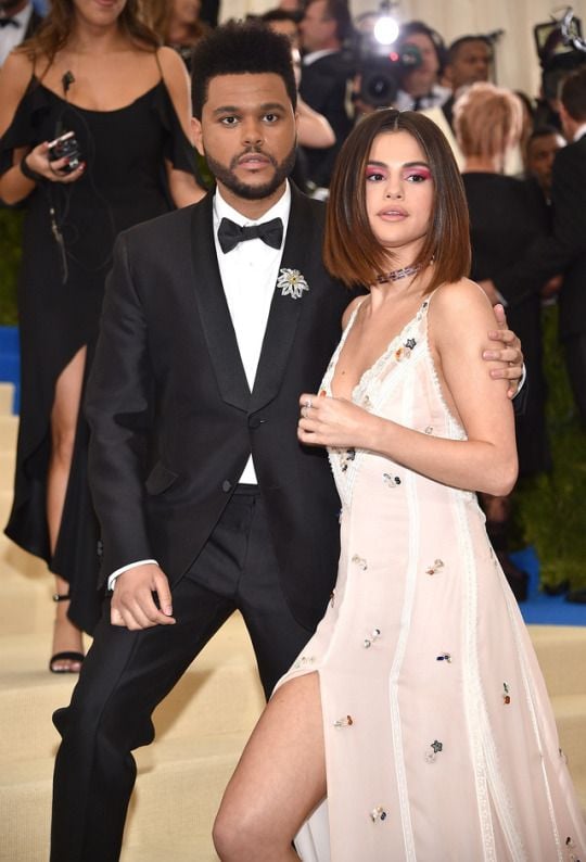 賽琳娜 Selena Gomez 男友感情史回顧：小賈斯汀 Justin Bieber 分手原因、被爆將與新男友論及婚嫁！