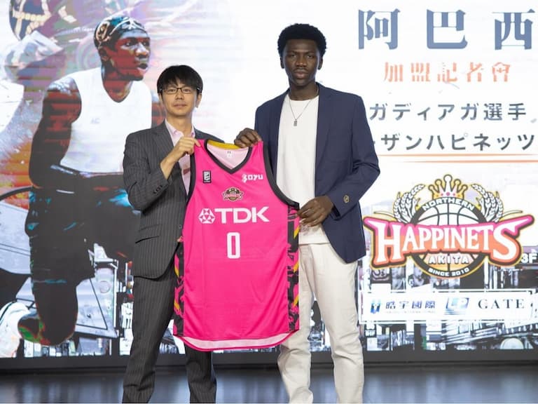 阿巴西正式加盟日本 B.LEAGUE 秋田北部喜悅，承接富樫勇樹的 0 號球衣！