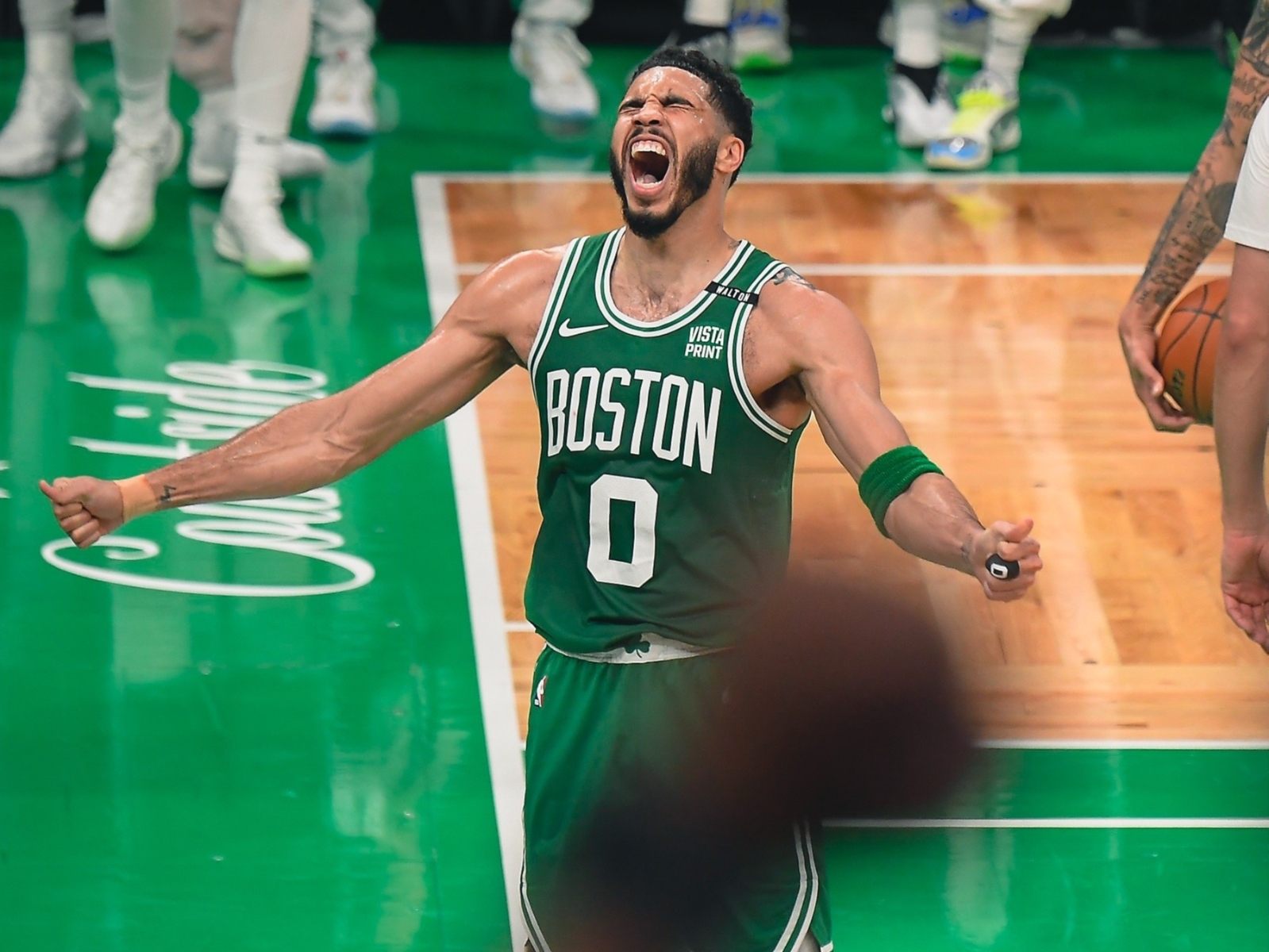 NBA／塞爾提克擊潰獨行俠，睽違 16 年再度贏得 NBA 總冠軍！