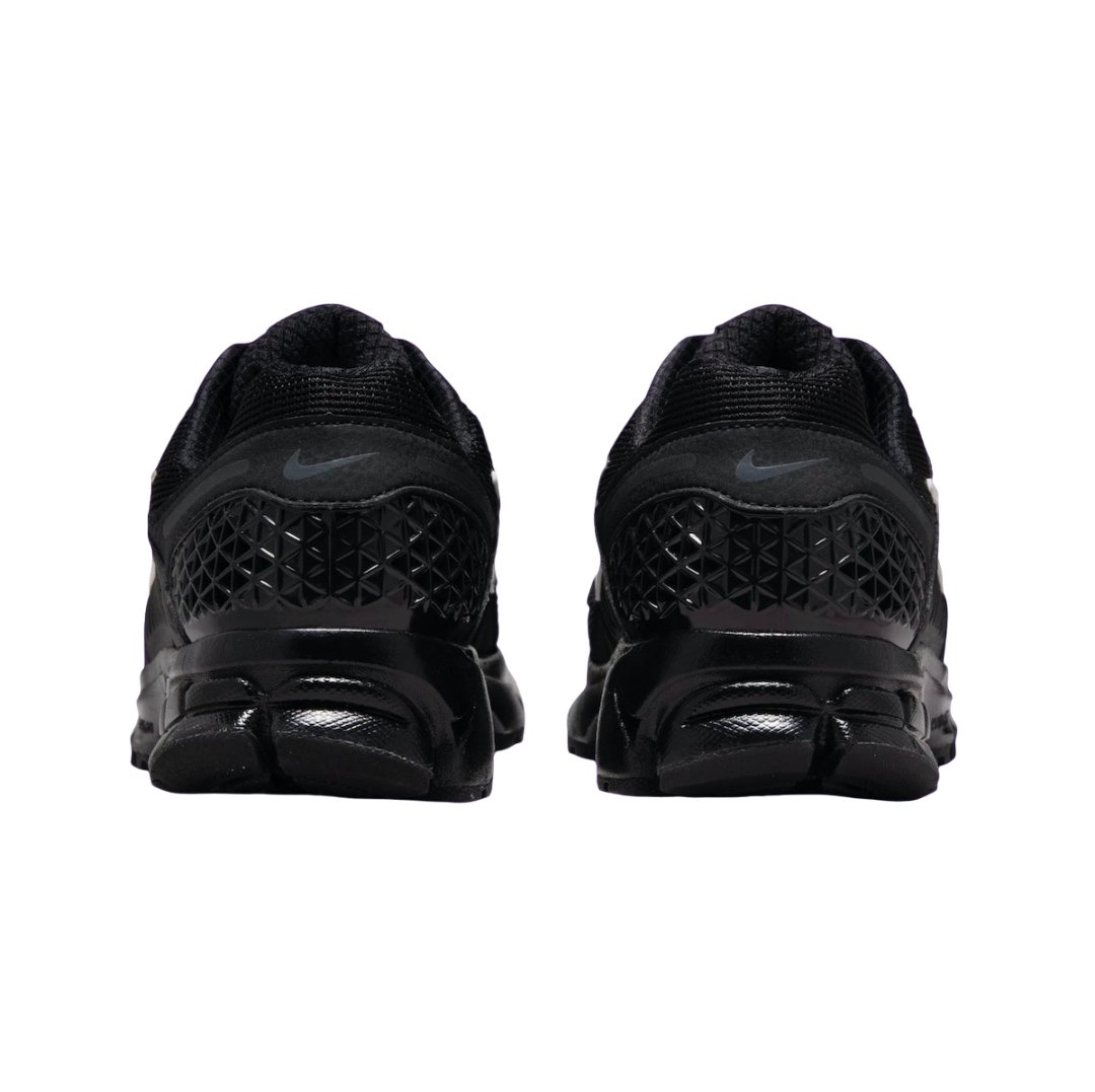 Nike Zoom Vomero 5 發表全新「Black／White」配色