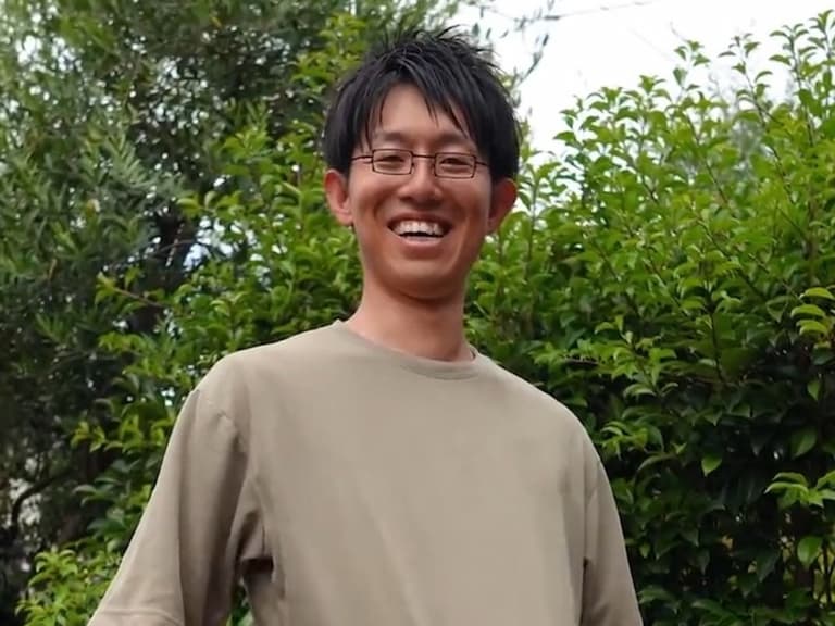 日本網友發明超獵奇「Ｔ恤排熱裝置」，機器「前後擺動」超猥瑣引熱議！