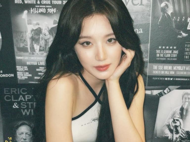 (G)I-DLE 舒華最新自拍美照曝光！緊身背心洩出火辣曲線，網嗨：「請收斂不要那麼美！」