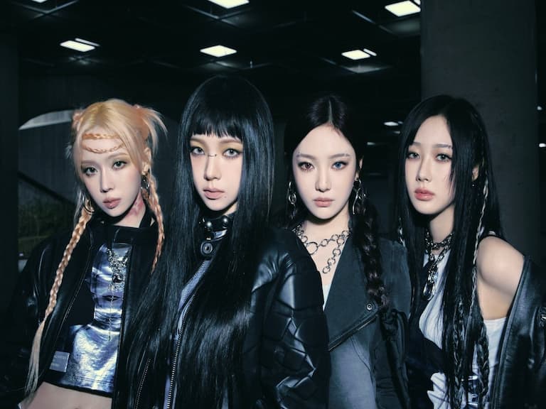 BLACKPINK Lisa〈ROCKSTAR〉MV 上線！超前衛 Y3K 風格 aespa 也超愛，4 大關鍵解析一次看！