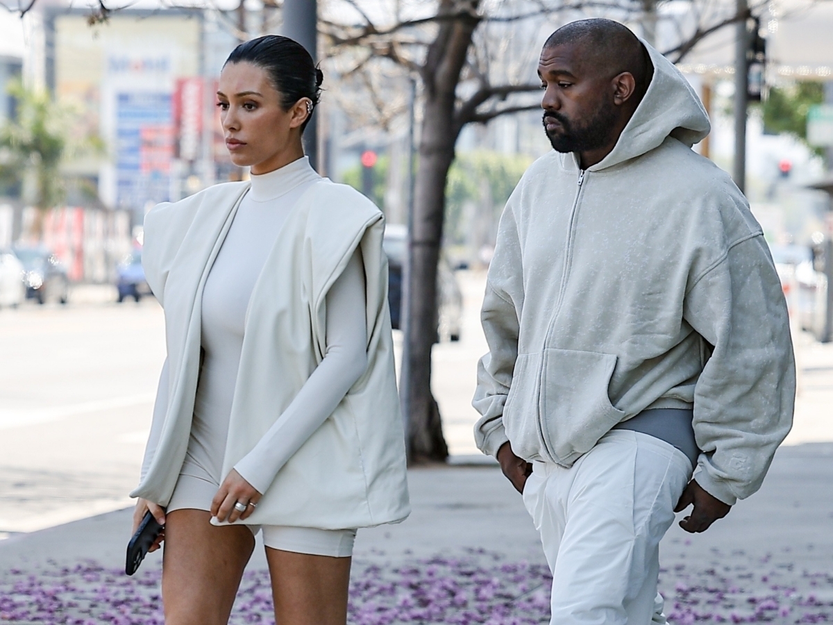 肯爺 Kanye West 老婆比安卡森索里 Bianca Censori 遭 Yeezy 多位員工指控亂發「黃色內容」！恐將面臨法律後果！