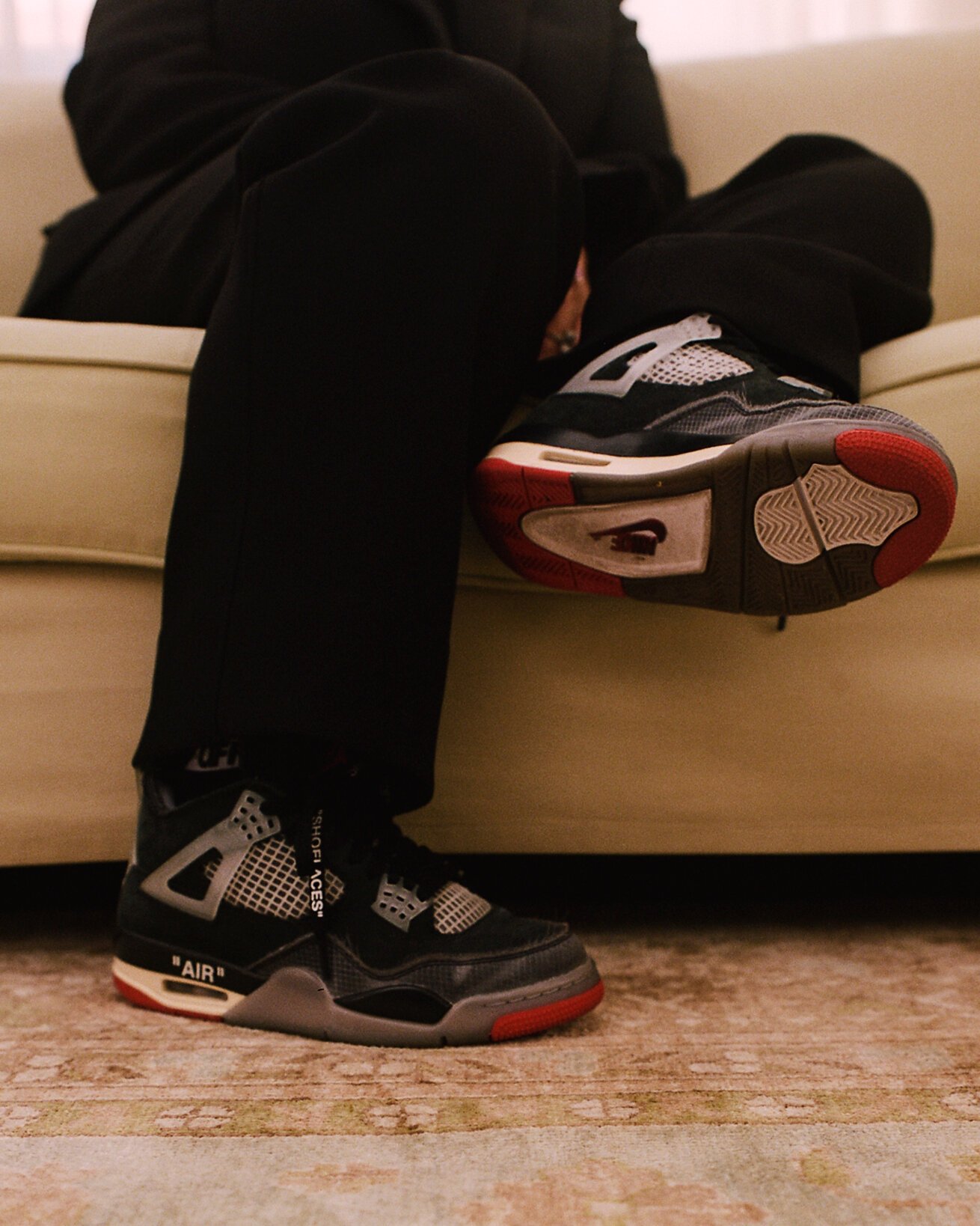 Off-White x Air Jordan 4 "Bred" 將有望於 2025 年發表