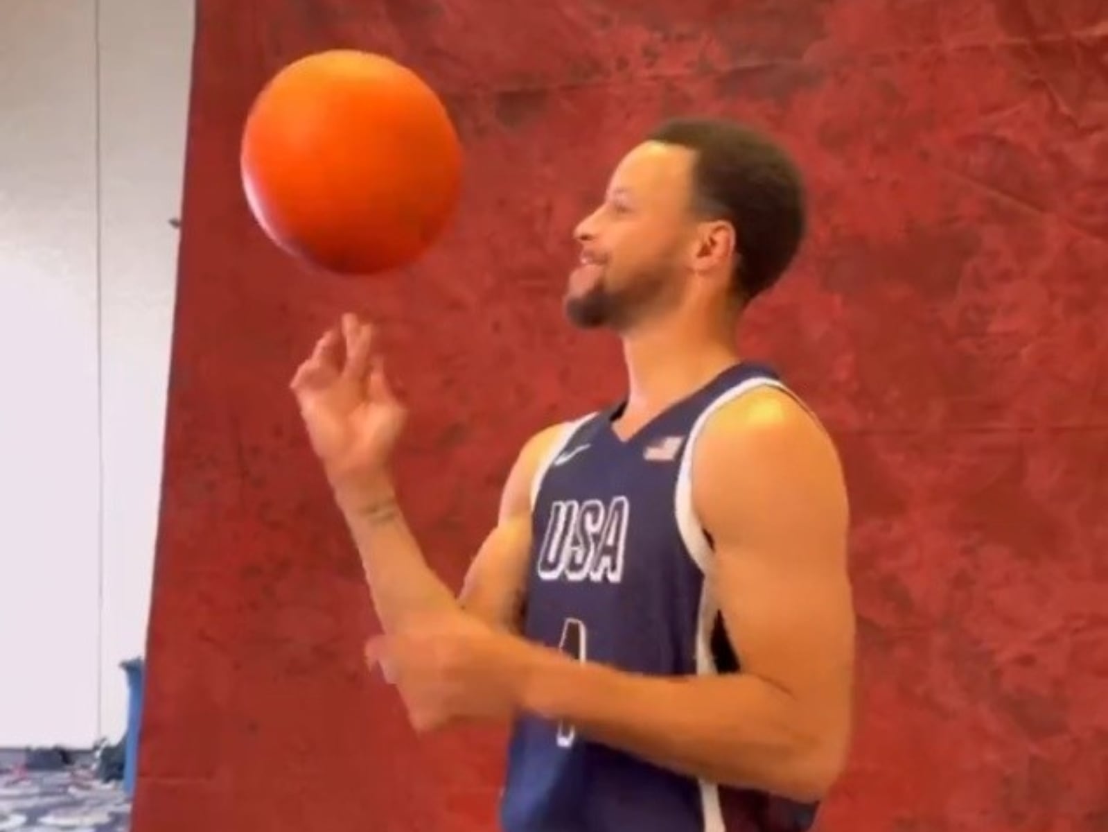 NBA／Stephen Curry 不會用手指轉球，KD、Jrue Holiday 等球星忍不住吐槽！