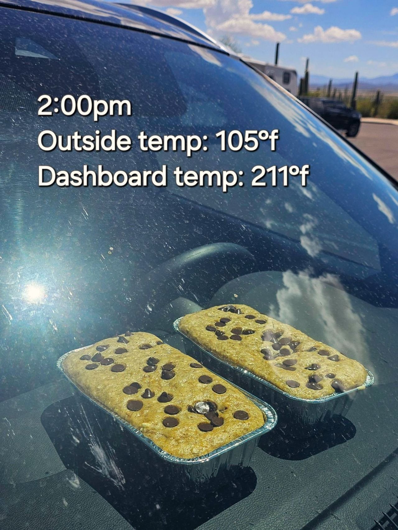 美國網友實測將生麵團放置「車上 4 小時」會如何？竟熱到成功烤出金黃麵包！