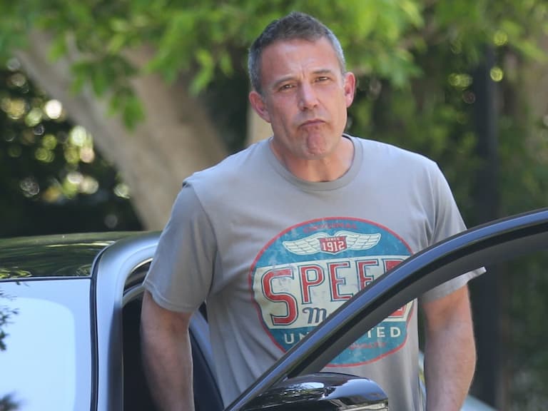 班艾佛列克 Ben Affleck 急著出售和珍妮佛羅培茲豪宅!消息人士透露:「他在這個家並不快樂!」
