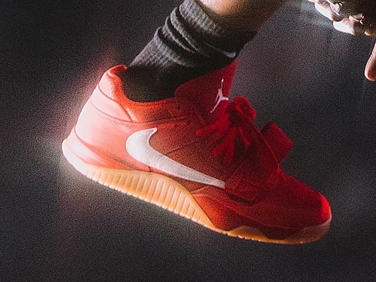 Travis Scott x Jordan Jumpman Jack Trainer "Red Gum" 致敬肯爺？倒勾紅鷹新色登場！