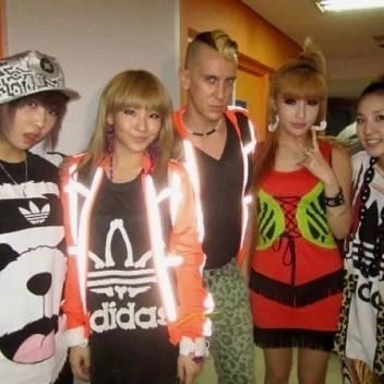 2NE1