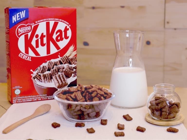歐美搶購一盒難求「雀巢KitKat巧克力早餐脆片」全通路開賣啦！神複製KitKat威化口感 全穀*+膳食纖維 營養美味一次滿足！
