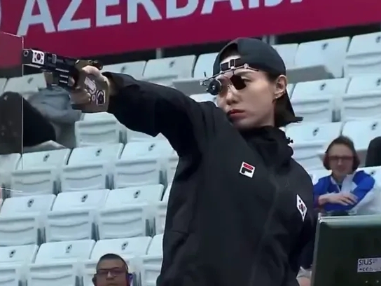 巴黎奧運／韓國空氣步槍選手金藝智冷酷開槍迷倒眾人！連馬斯克都圈粉：「她該去演動作片！」