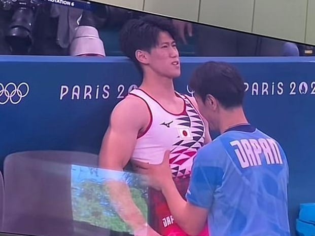 巴黎奧運／日本體操選手橋本大輝揉胸舒緩肌肉畫面引網暴動！