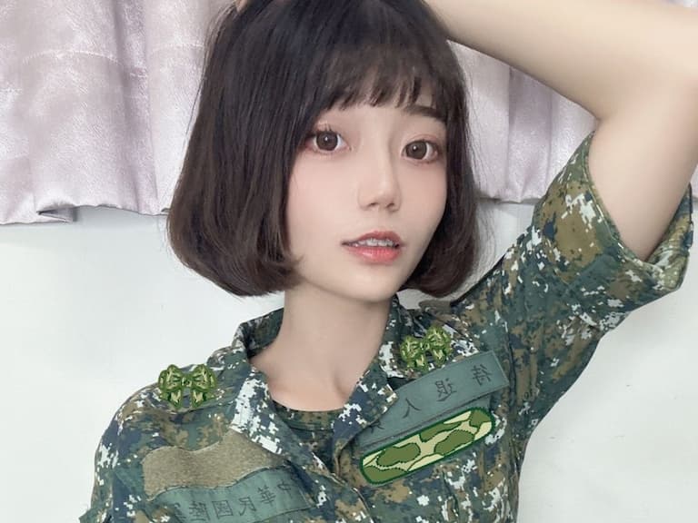 超甜陸軍中士「兔兔」反差感讓人秒戀愛，別人的單位總是不會讓我失望！【野生抓正妹】