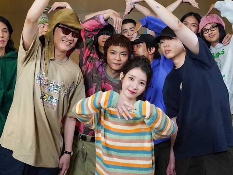 落日飛車、HYUKOH 驚喜現身 IU 節目台灣粉絲嗨翻！三人竟意外發現這個神秘連結！