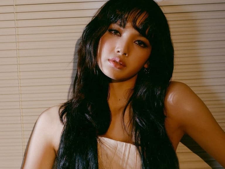 BLACKPINK Lisa 撕破粉絲紙張引熱議!真正原因竟然是這個?