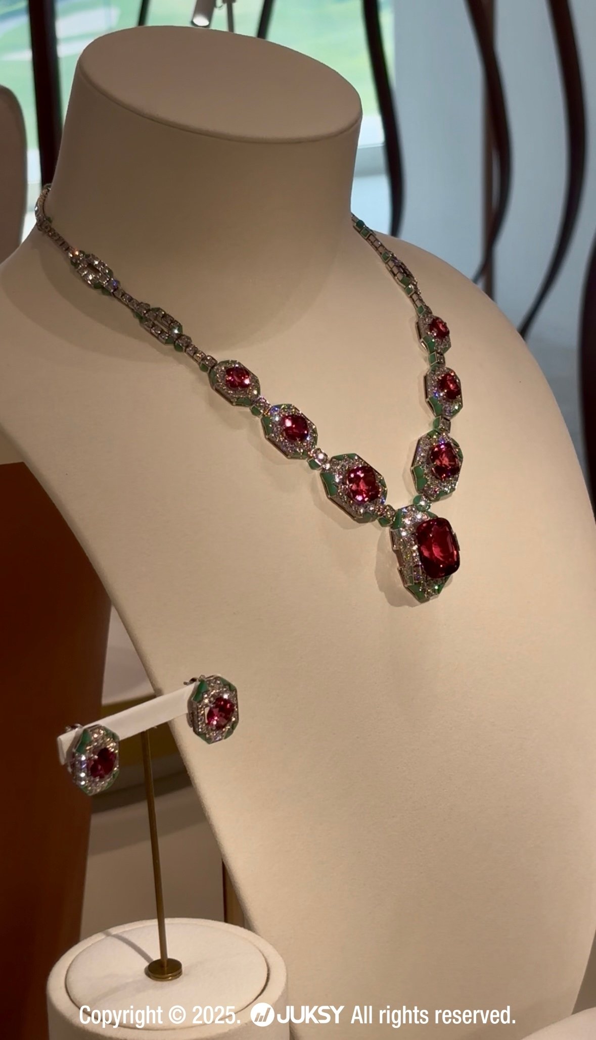 Cartier 卡地亞手錶、戒指、婚戒入門怎麼選?人氣熱銷+品牌歷史 4 大冷知識一次搞懂!