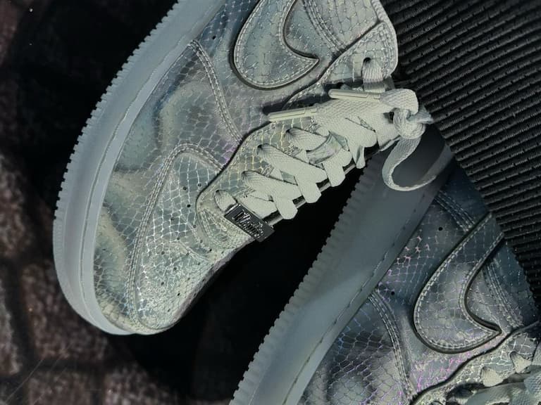 Kobe Bryant x Nike Air Force 1 全新聯名鞋現身,黑曼巴蛇鱗霸氣外露!