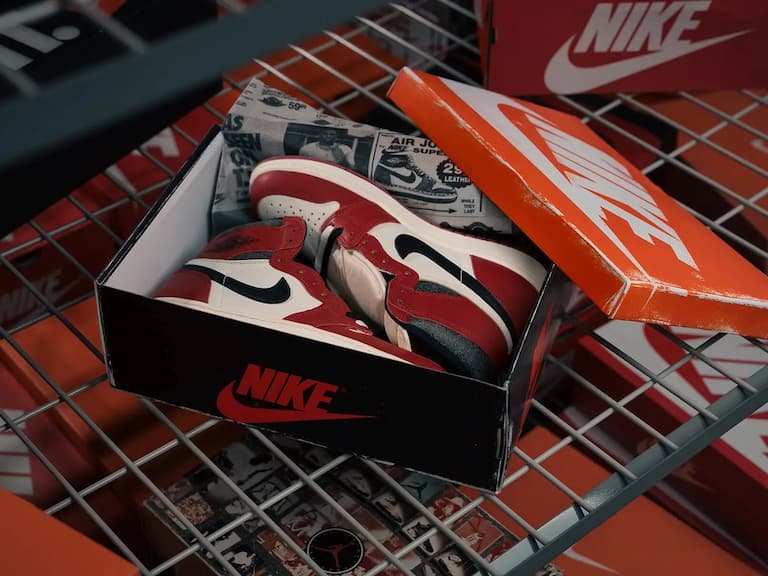 Air Jordan 1 High '85 "Chicago" 宣告 2025 年確定不賣，「黑白紅全新色」將登場！