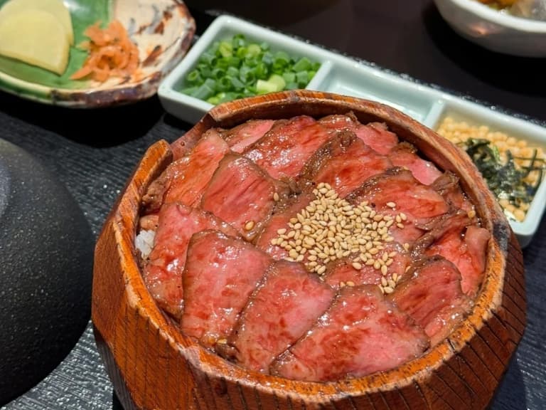 2025 日本名古屋必吃隱藏美食餐廳 10 大推薦:夢幻雞翅、百年烏龍麵⋯搭配啤酒就是人生享受!