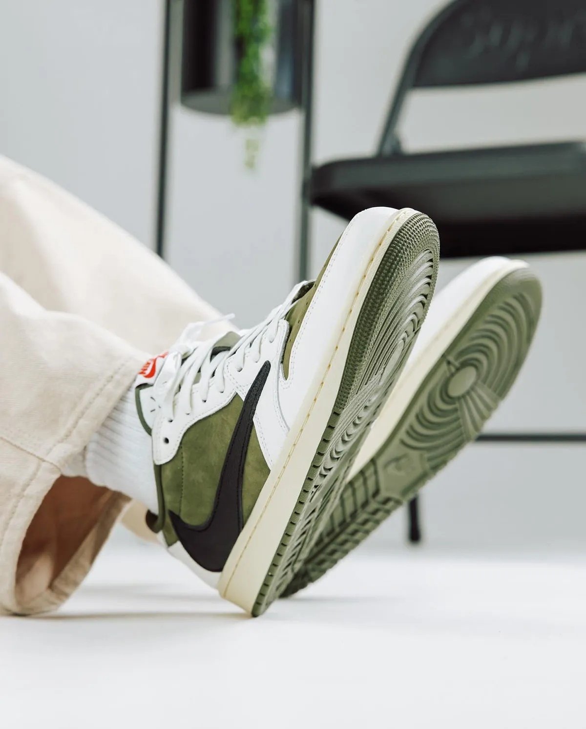 Travis Scott x Air Jordan 1 Low "Medium Olive" 正式開賣