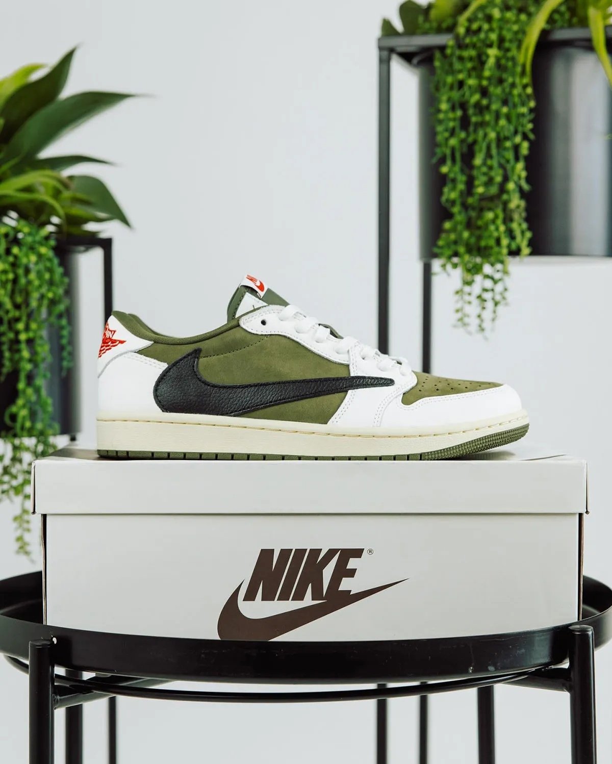 Travis Scott x Air Jordan 1 Low "Medium Olive" 正式開賣