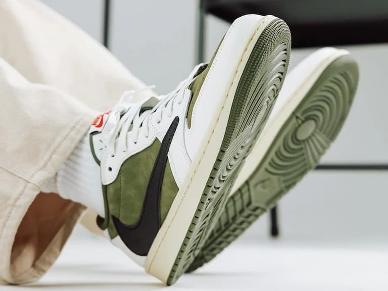 Travis Scott x Air Jordan 1 Low "Medium Olive" 開賣消息曝光，2024 最強倒勾誕生！