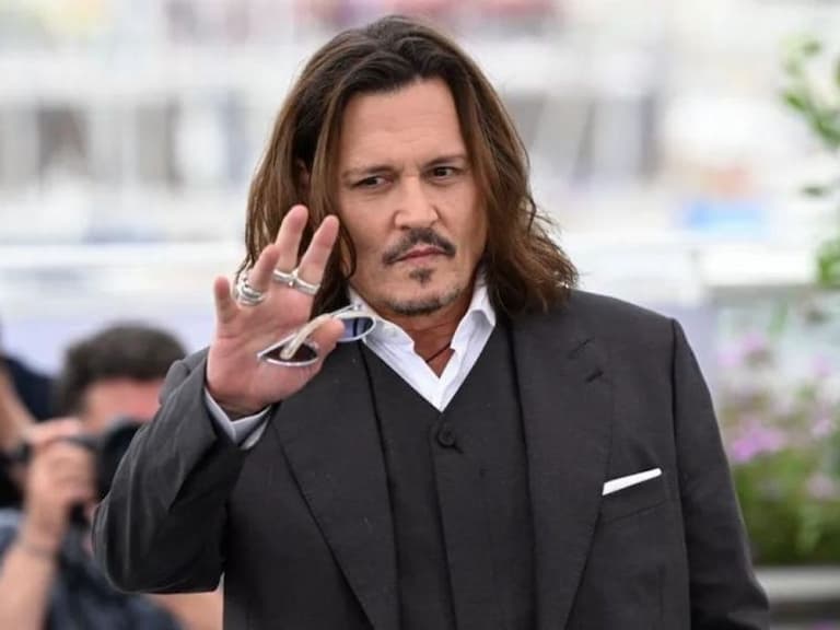 61 歲強尼戴普 Johnny Depp 榮獲終身成就獎！引網大讚：「當之無愧！」