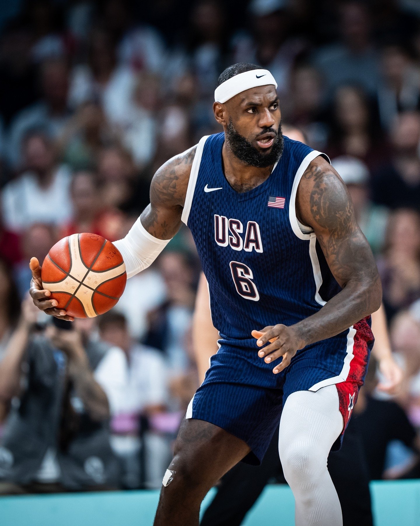 NBA／詹皇 LeBron James 秀最新的「奧運五環」刺青