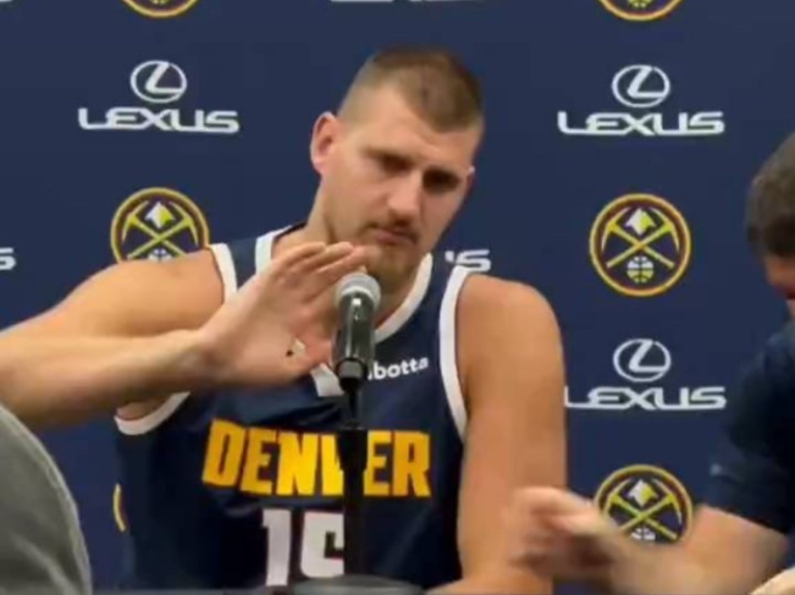 NBA／Nikola Jokic 透露自己期待新賽季：「我只是沒笑而已。」