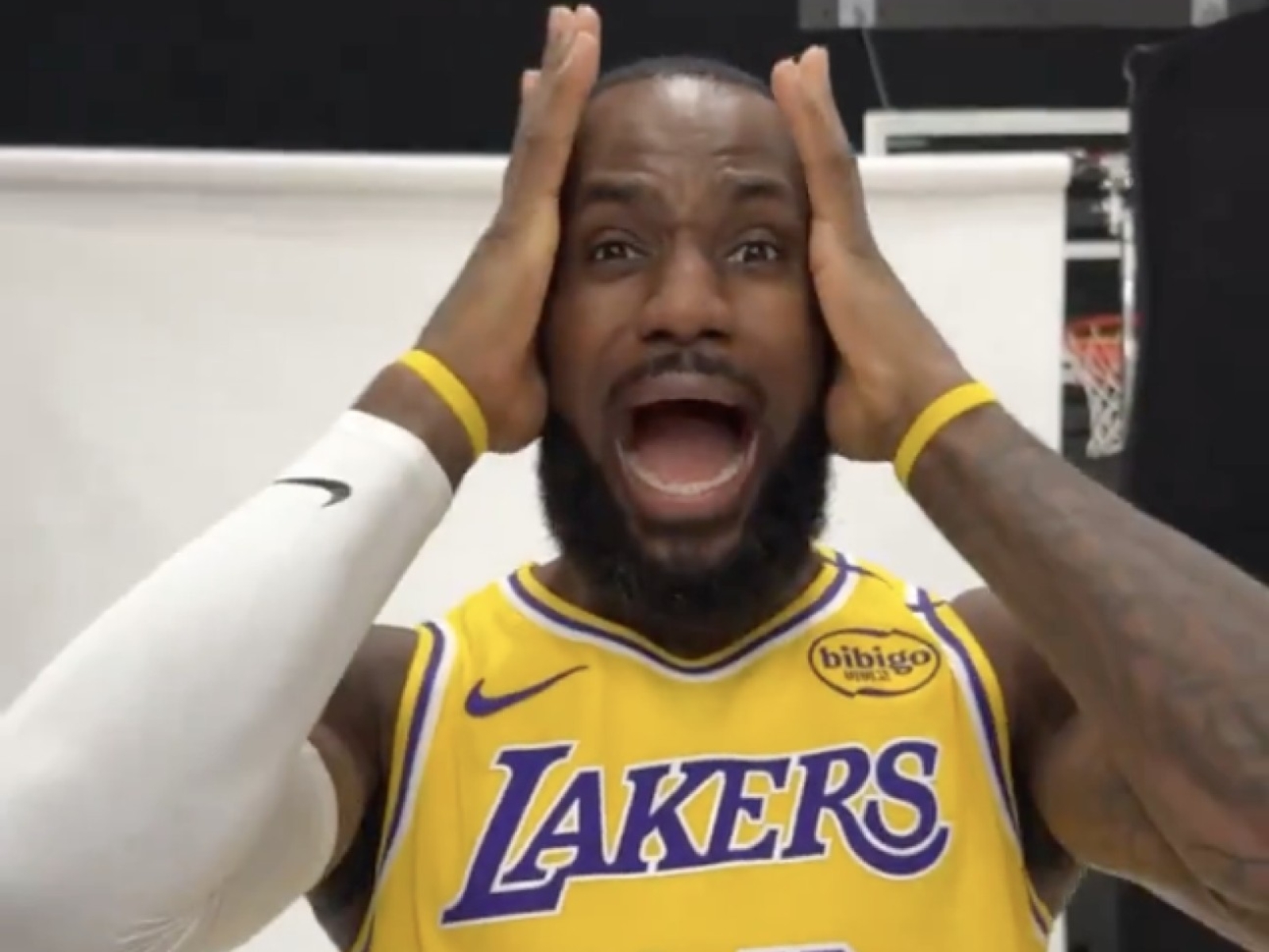 NBA／詹皇得知自己連續兩年「全聯盟最老」尖叫反應曝光，Austin Reaves 被嚇到當場愣住！