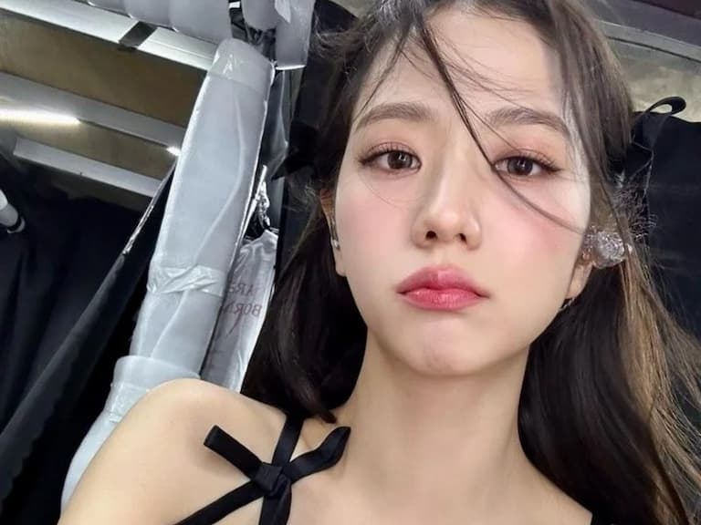 BLACKPINK 成員接連回歸引熱議!Jisoo 因未能搶先聽到新歌喊話:「成員特權呢?」