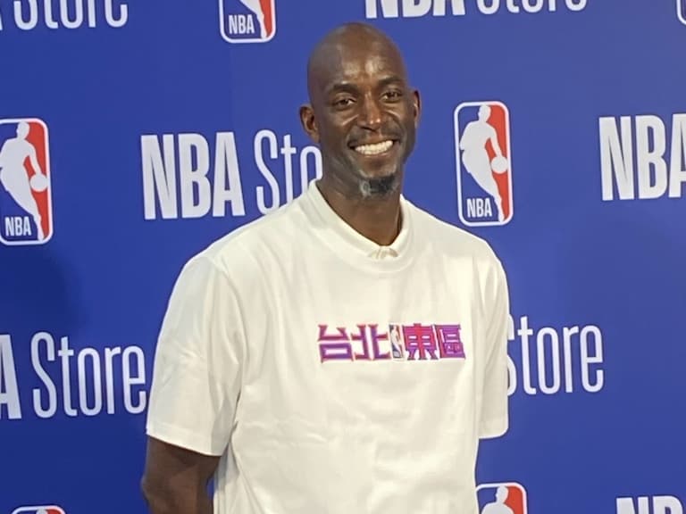 「狼王」Kevin Garnett 現身台灣擔任 NBA Store 開幕嘉賓,分享「史上最佳五人」名單!