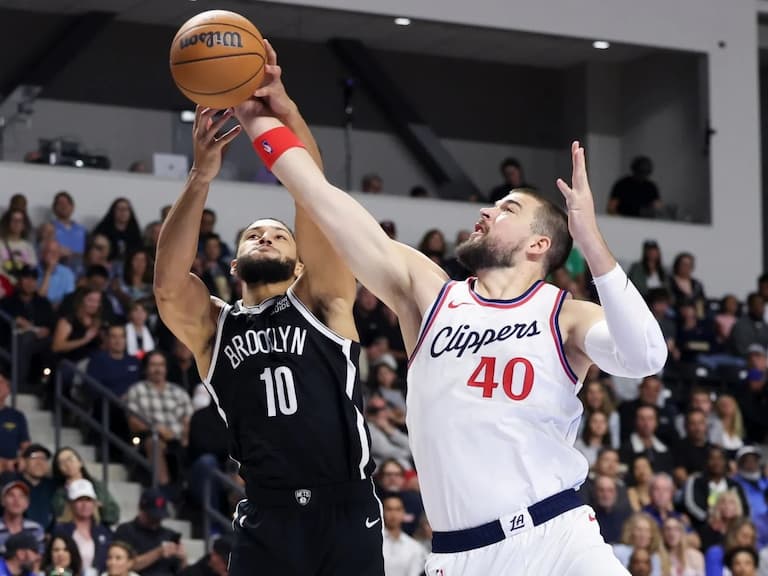 NBA/Ben Simmons 熱身賽回歸首秀打「中鋒」,全場僅拿 2 分被網友瘋狂調侃!
