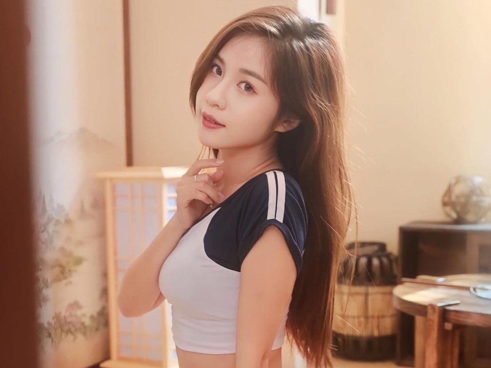 網紅陳曉佑辣穿「國旗泳裝」，不忘送上國慶日小常識！【野生抓正妹】