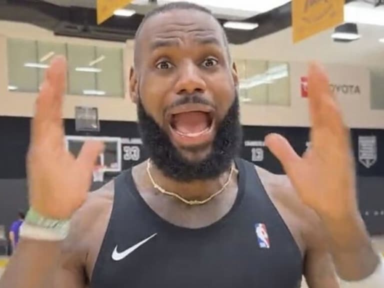 NBA／詹皇 LeBron James 浴室大戰蠍子，被球迷封為「洛城弒蠍者！」