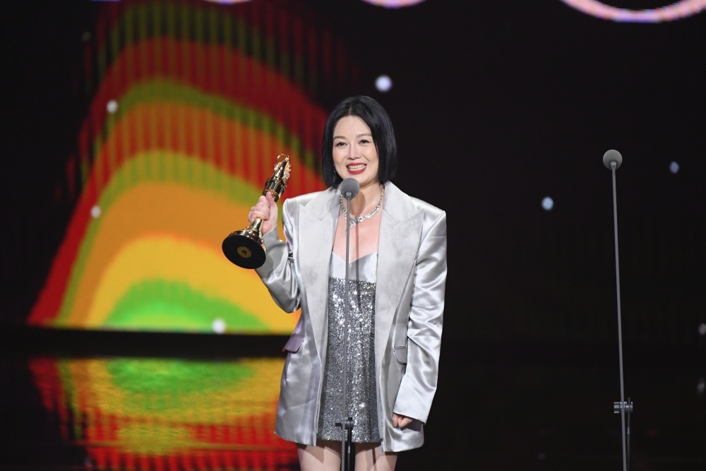 金鐘59 /苗可麗以《愛愛內含光》勇奪第 59 屆金鐘獎「迷你劇集（電視電影）女配角獎」！