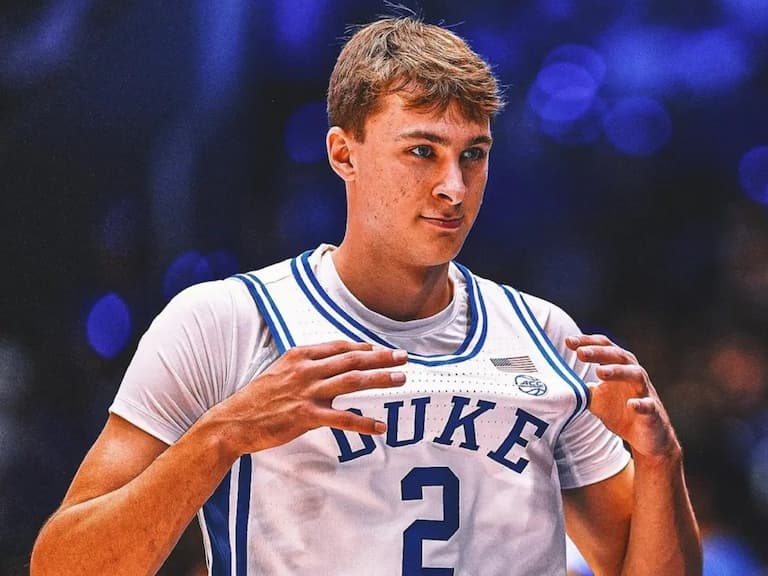 NCAA/Cooper Flagg 杜克大學首秀轟 22 分,驚天「超級追魂鍋」讓球迷看傻!
