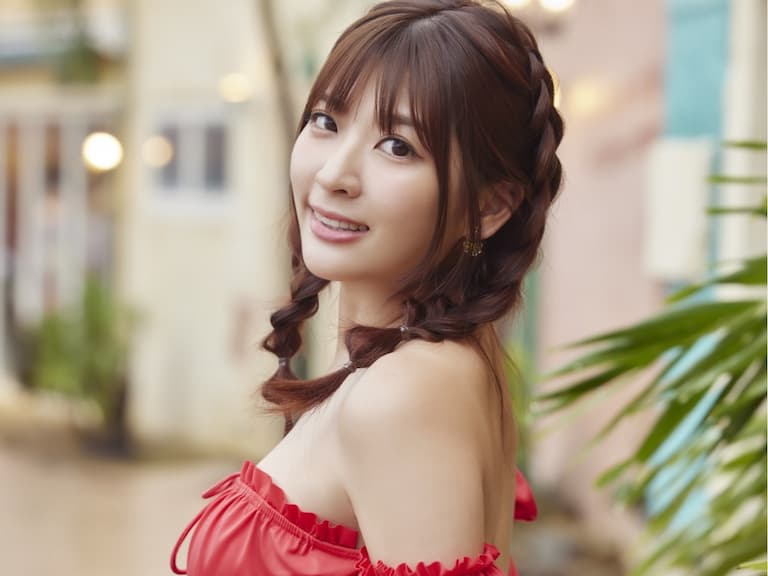 瑟七宣布《2025 瑟七寫真月曆》來襲,「女友感」視角狂炸火辣曲線!【野生抓正妹】
