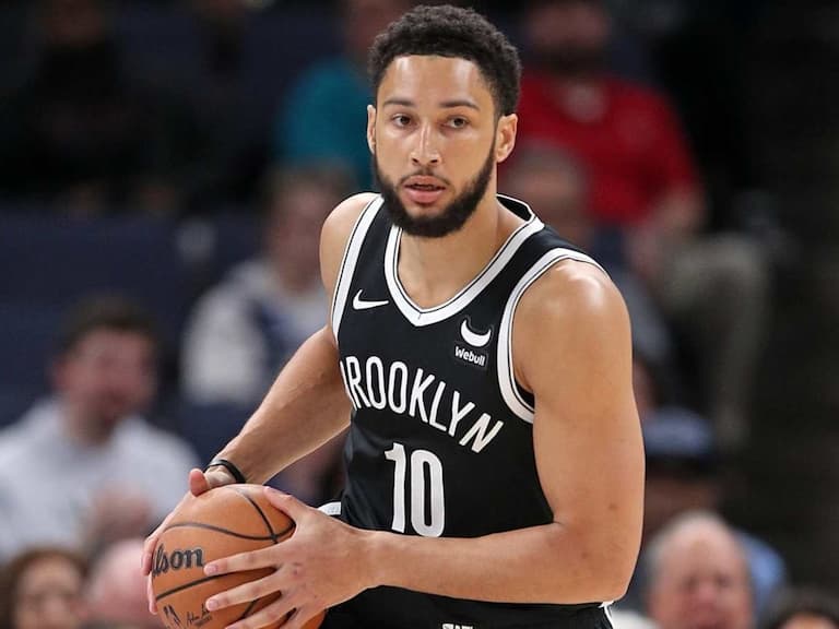 NBA/Ben Simmons 二打一快攻「堅持不出手」傳給隊友,現場球評看不下去狂噴!
