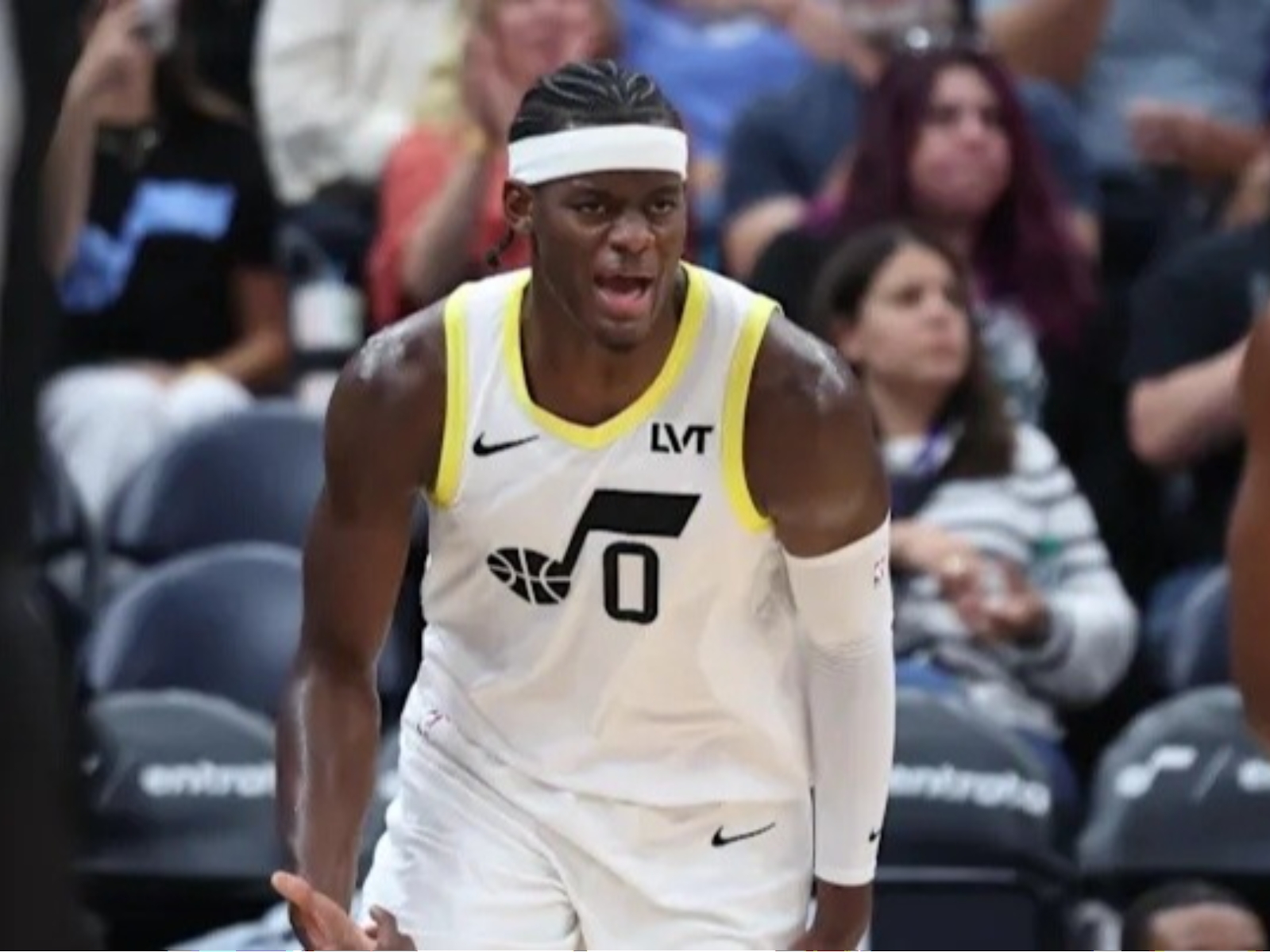 NBA／爵士前鋒 Taylor Hendricks 右腿大反折，驚悚受傷畫面曝光！