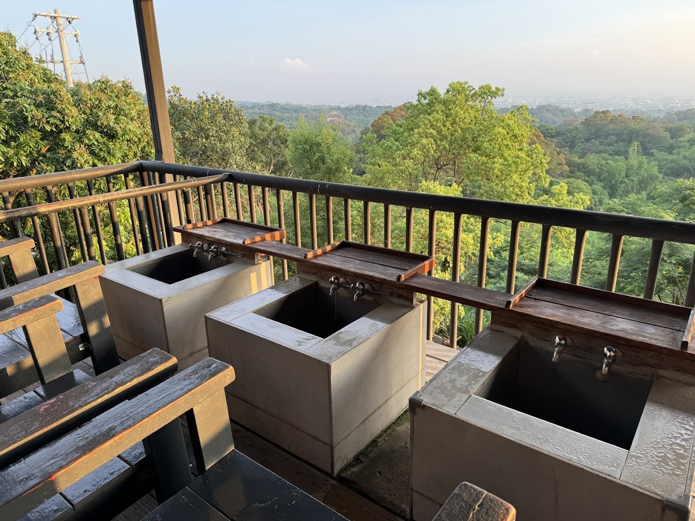 2025 全台 5 家泡腳咖啡廳夜景推薦：雲林華南天空之夜、嘉義清豐濤月⋯身體暖呼呼還能吃美食！