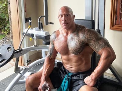 巨石強森 Dwayne Johnson 坦承拍片遲到、用水瓶當尿壺！直言：「這種事確實發生過！」