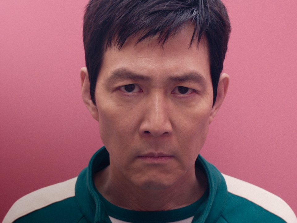 Netflix《魷魚遊戲》第二季將於 12 月上線開播！黃東赫親揭劇情走向：「靈感來自《駭客任務》！」