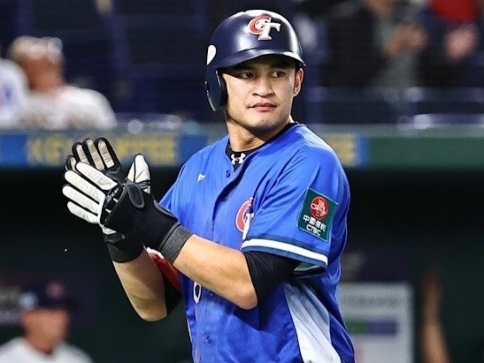 棒球 12 強／啦啦隊芮絲日本藥妝店巧遇岳東華，大跳專屬應援曲現場尬翻！