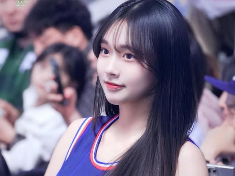 金佳垠擁有「韓版慈妹」封號 ！20 歲偶像級美顏被網讚：「嫩到出水！」【野生抓正妹】